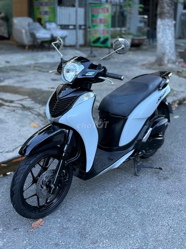 🔆 SH Mode 2017 khoá Smartkey Xám Xi Măng . CÓ GÓP. Mua bán Xe máy tại Quận Cẩm Lệ Đà Nẵng được đăng bởi XE MÁY XUÂN TRUNG                      Bán Xe Trả Góp hình 1