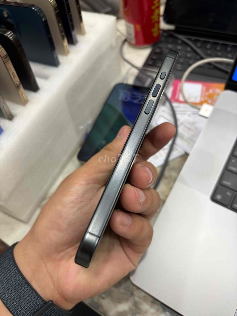 iPhone 16 Pro Max 256GB Đen Mỹ. Mua bán Điện thoại tại Huyện Thanh Trì Hà Nội được đăng bởi Đoàn Xuân Tùng hình 1