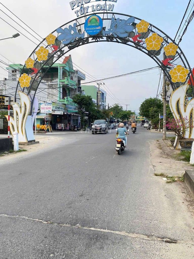 Bán đất tặng nhà cấp 4, 2 mặt tiền đường trường ông ích khiêm 150m2