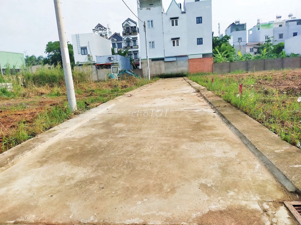 BÁN ĐẤT 100M2 ( 5X20)  Long Hậu cách   Nhà Bè 1,5 km