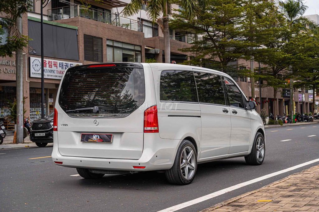 Mercedes V250 Luxury 2021 xe 7 chỗ màu trắng. Mua bán Ô tô tại Quận 7 Tp Hồ Chí Minh được đăng bởi Dương Phương hình 8