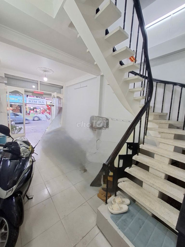 Bán nhà đẹp vị trí ngay mặt tiền đường Hưng Phú P8 Q8 