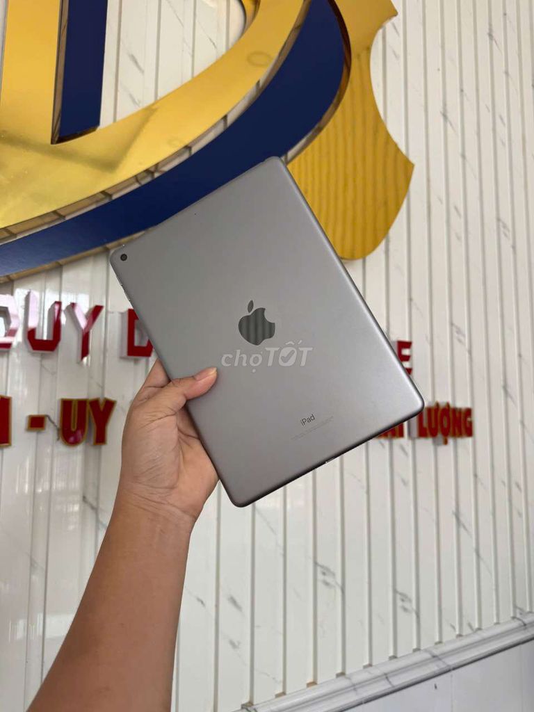 Máy tính bảng Apple iPad Gen 6 Xám. Mua bán Máy tính bảng tại Thành phố Cà Mau Cà Mau được đăng bởi Duy Dustin Mobile hình 1
