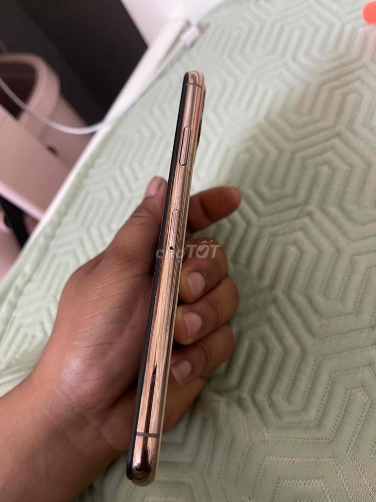 cần bán iPhone 11 Pro Max Vàng gold 256g. Mua bán Điện thoại tại Quận Cẩm Lệ Đà Nẵng được đăng bởi hoàng anh hình 1