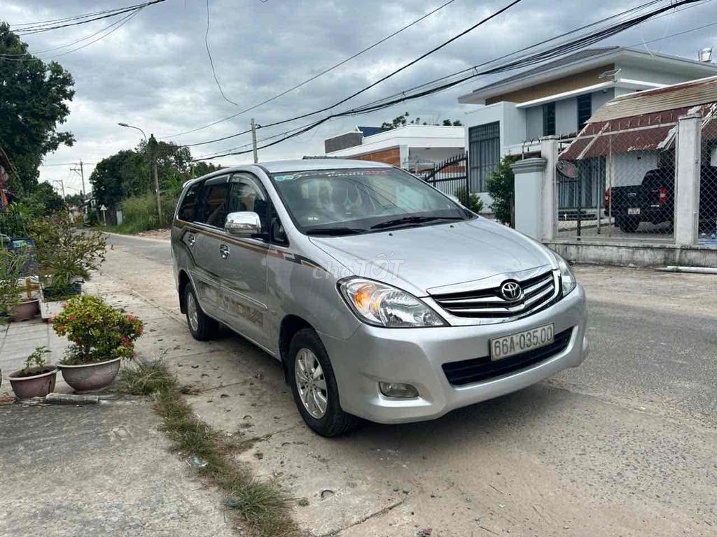 Toyota Innova 2009 G - 100000 km