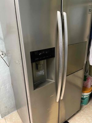 tủ lạnh nhà đang sài do nhà chật chỗ muốn bán. Mua bán Tủ lạnh tại Quận 8 Tp Hồ Chí Minh được đăng bởi minh