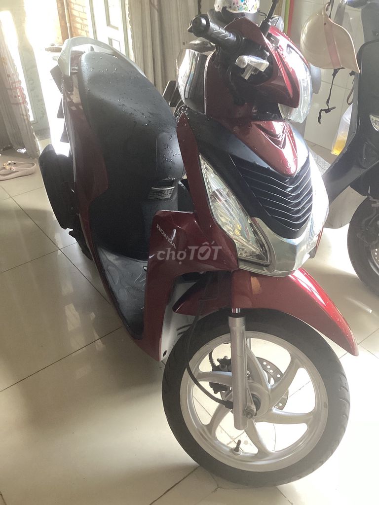 Honda Vision 2017 красный