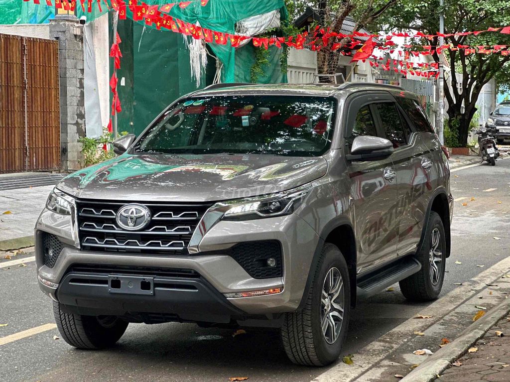 Toyota Fortuner 2.4AT 4x2 sx 2022 máy dầu. Mua bán Ô tô tại Quận Cầu Giấy Hà Nội được đăng bởi Cao Quý hình 6