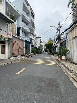 Nhà Nguyễn Thị Thập Q7, ô tô ngủ trong nhà, 5x30m, 4 tầng, giá 16 tỷ. Mua bán nhà ở tại Quận 7 Tp Hồ Chí Minh được đăng bởi Uyên