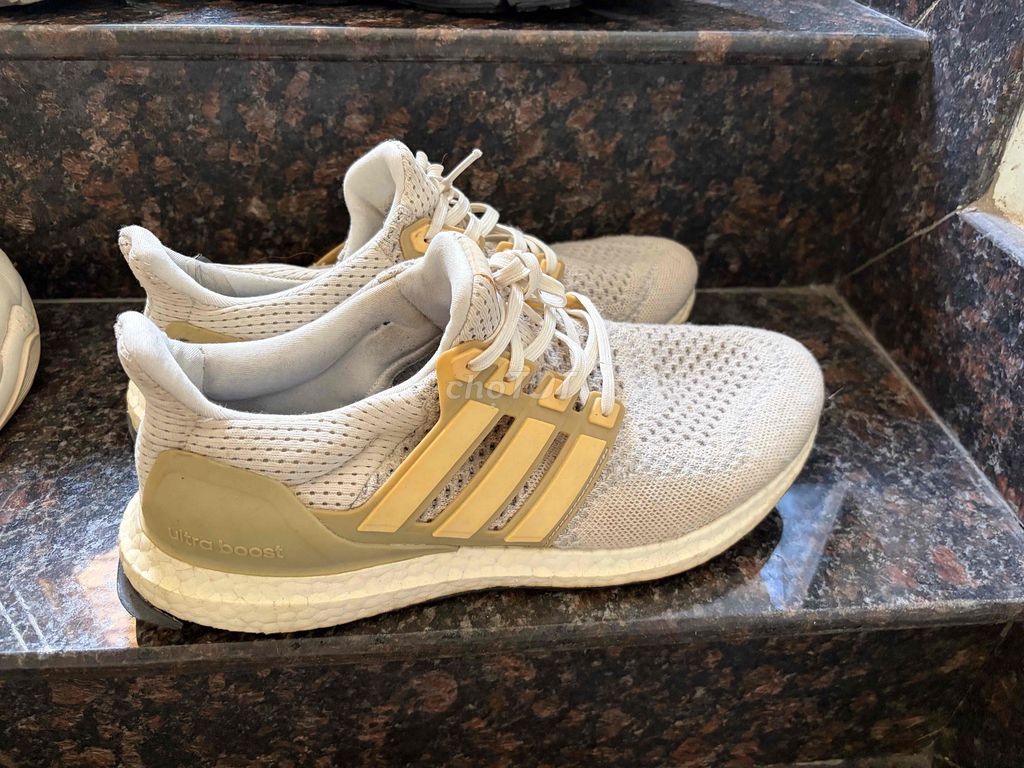Giày thể thao Adidas Ultra Boost Trắng kem. Mua bán Giày dép tại Quận Gò Vấp Tp Hồ Chí Minh được đăng bởi Trần h hình 1