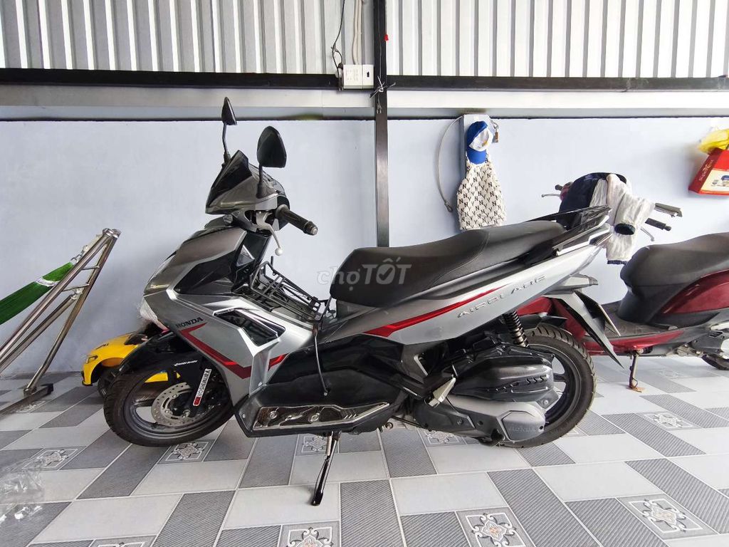 Honda Air Blade 2022 125cc Bạc. Mua bán Xe máy tại Thành phố Trà Vinh Trà Vinh được đăng bởi Tinh Vo hình 6