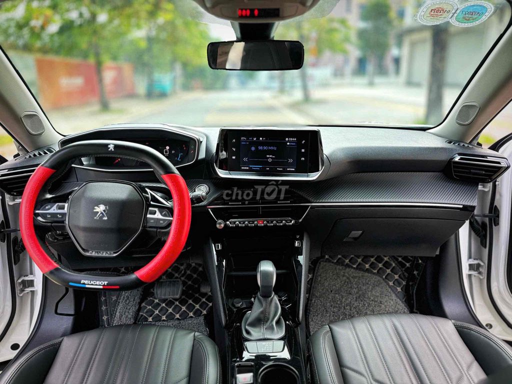 Peugeot 2008 GTline - trắng siêu đẹp siêu cá tính. Mua bán Ô tô tại Quận Cầu Giấy Hà Nội được đăng bởi Thái Hoàng Long Auto hình 13