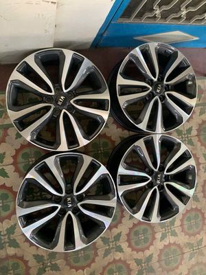 MÂM ZIN KIA SEDONA 2017. Mua bán Phụ tùng xe tại Quận Gò Vấp Tp Hồ Chí Minh được đăng bởi Giang Nguyen