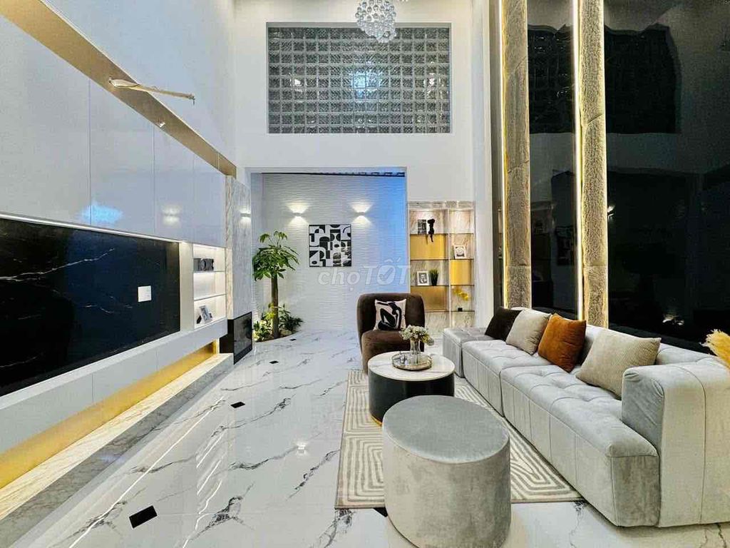 Новый красивый дом в переулке 535 Тхонг Нят, 16 округ