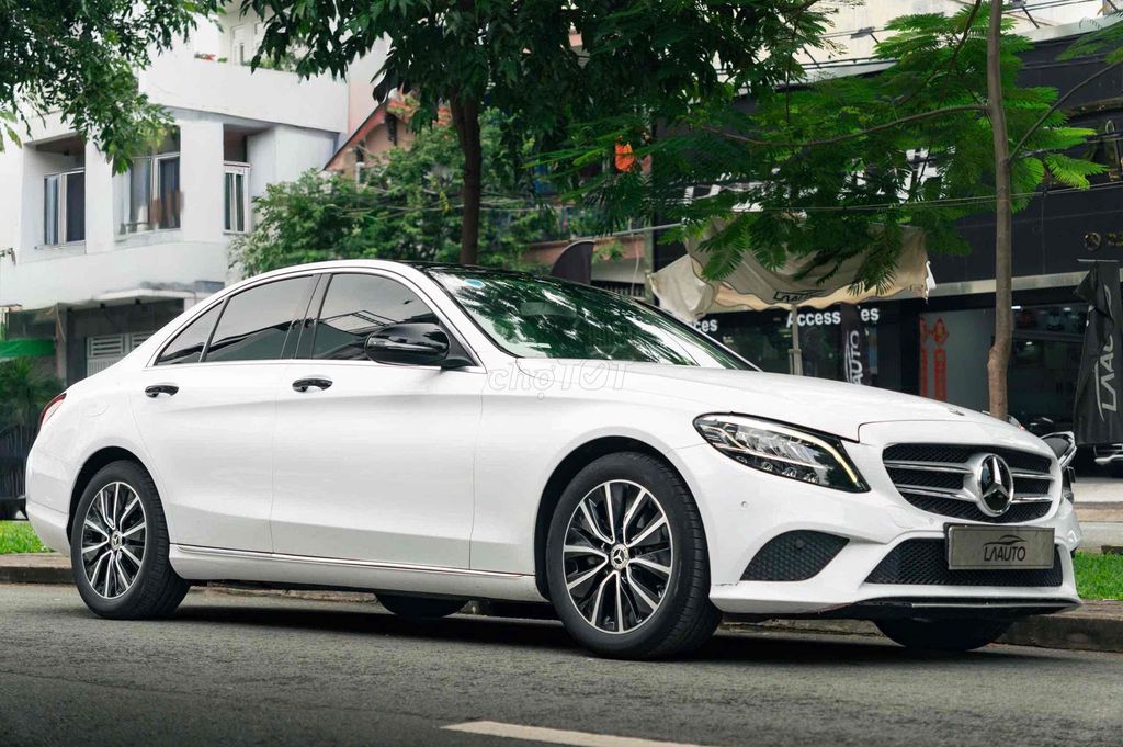 Mercedes C200 Faclift đklđ 2020- Trả trước 250Tr. Mua bán Ô tô tại Quận 7 Tp Hồ Chí Minh được đăng bởi Thanh Cường Long Anh hình 3