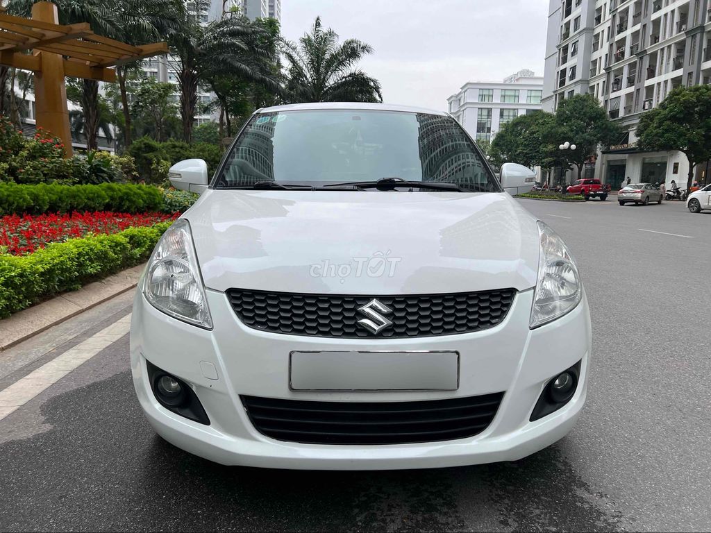 Suzuki Swift 2015 1.4 AT full options 5 vạn zin