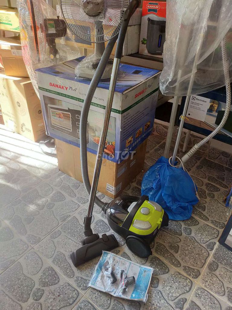 Máy hút bụi Electrolux công suất 1600W. Mua bán Nội thất, đồ gia dụng khác tại Quận Cẩm Lệ Đà Nẵng được đăng bởi Bùi Văn Thái  hình 1
