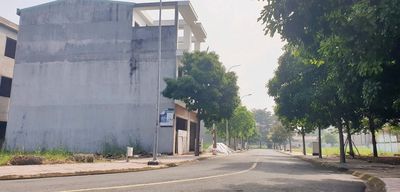 Chủ bể nợ gửi bán lô đất 100m2 SHR giá chỉ từ 560 triệu. Mua bán đất tại Thị xã Tân Uyên Bình Dương được đăng bởi Thinh Hung Tran