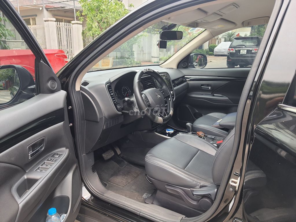 Mitsubishi Outlander 2.0 2022 Đen 2 vạn