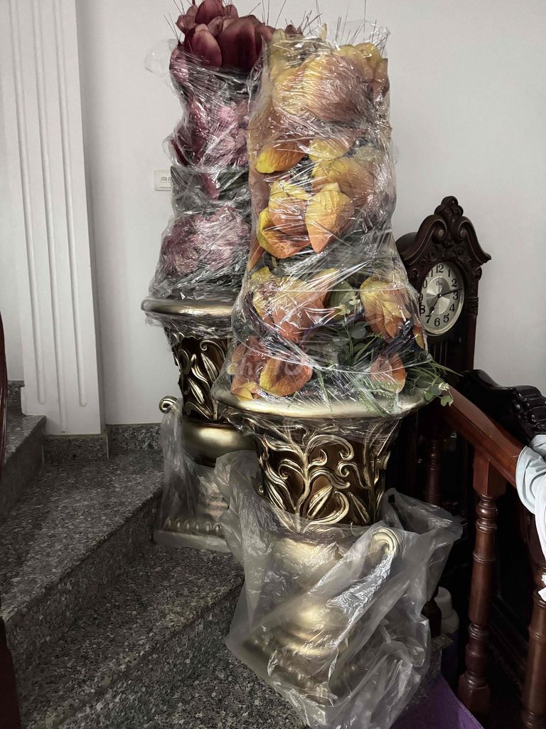 Bình hoa Gốm sứ Vàng đồng bán cả cặp. Mua bán Cây cảnh, đồ trang trí tại Quận Thanh Xuân Hà Nội được đăng bởi Trần Xuân Hưng hình 1