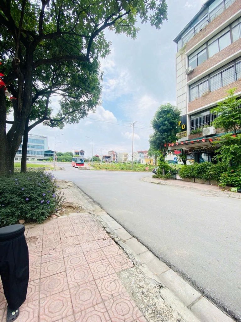 Vị trí đẹp Đúc Gian Long Biên Hà Nội