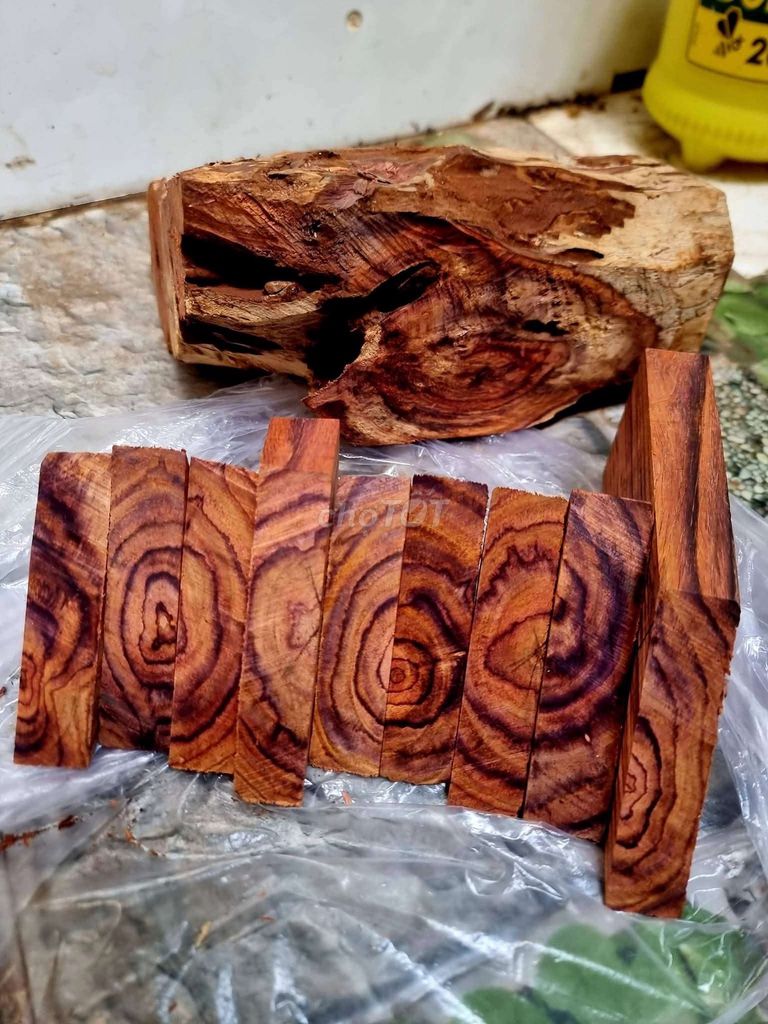 Gỗ tự nhiên Nâu tím Vân gỗ đẹp. Mua bán Nội thất, đồ gia dụng khác tại Thành phố Buôn Ma Thuột Đắk Lắk được đăng bởi Hoàng Quân Vương  hình 1