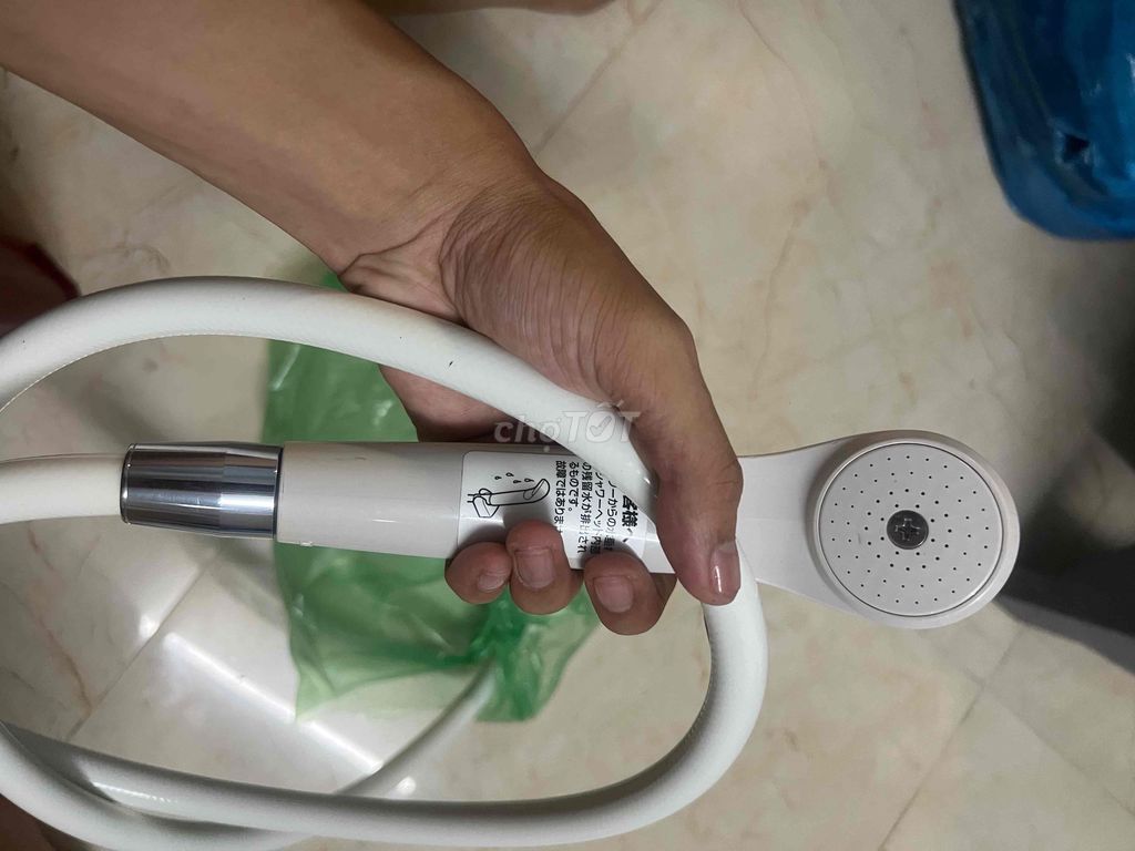 Vòi tắm sen Toto Đồng thau Nhật Bản Trắng. Mua bán Thiết bị vệ sinh, nhà tắm tại Quận Ngũ Hành Sơn Đà Nẵng được đăng bởi Nguyễn Trọng hình 1