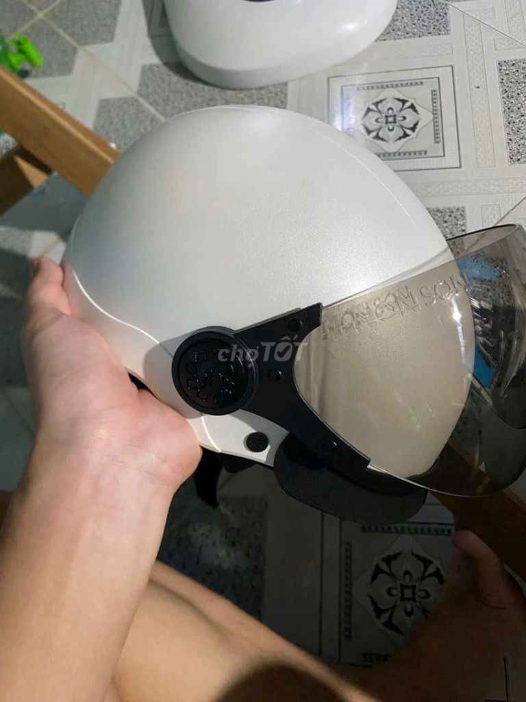 Mũ bảo hiểm Nón Sơn Trắng size L. Mua bán Phụ kiện thời trang khác tại Quận Bình Tân Tp Hồ Chí Minh được đăng bởi Nguyễn Văn Cảnh  hình 1