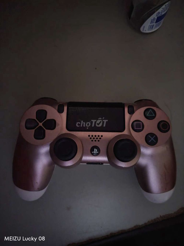 Tay cầm chơi game Sony PS4 DualShock 4 Vàng hồng. Mua bán Thiết bị chơi game tại Quận 5 Tp Hồ Chí Minh được đăng bởi Công Ty cung ứng nhân lực Nhân Kiệt hình 1