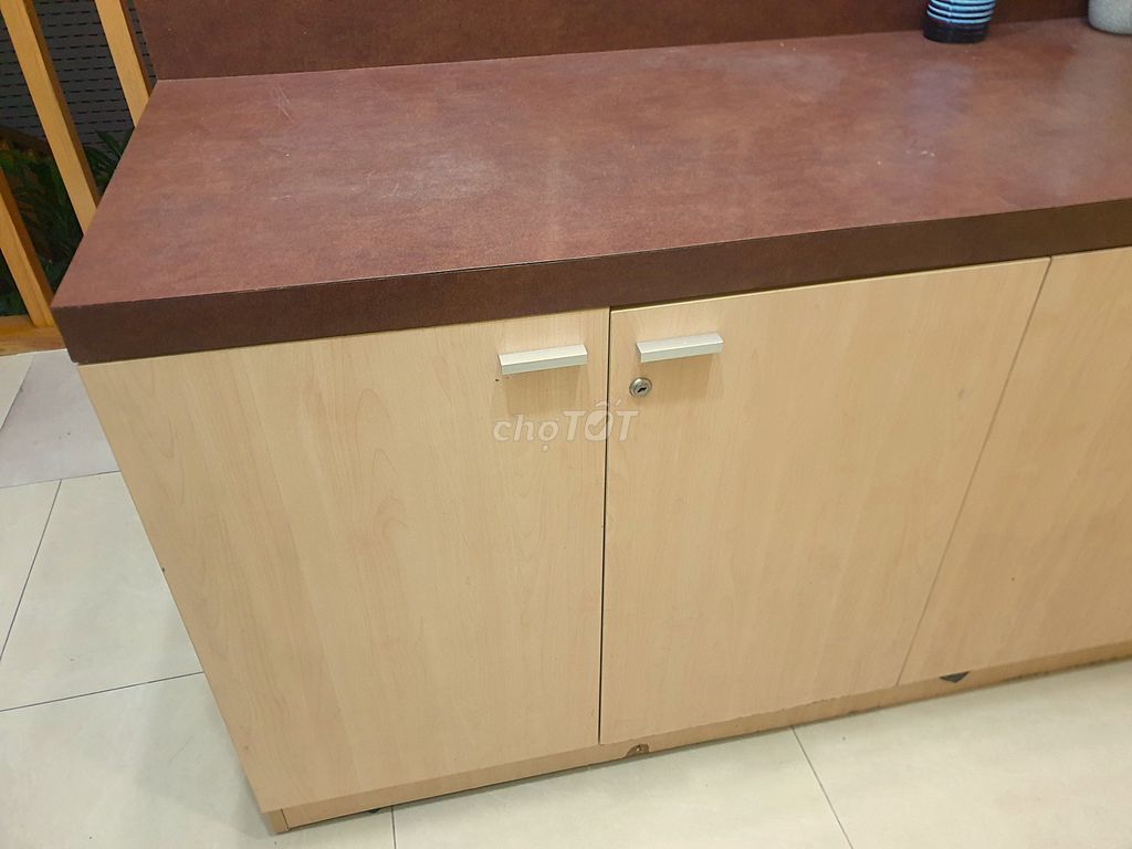 Tủ gỗ nâu đậm 180x60x85cm. Mua bán Tủ, kệ gia đình tại Quận 7 Tp Hồ Chí Minh được đăng bởi ThuThu hình 1