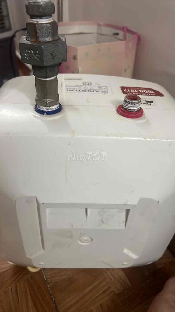 Bình nóng lạnh Ariston 15 lít mới nguyên. Mua bán Thiết bị vệ sinh, nhà tắm tại Quận Long Biên Hà Nội được đăng bởi Nguyen thi hai  hình 1