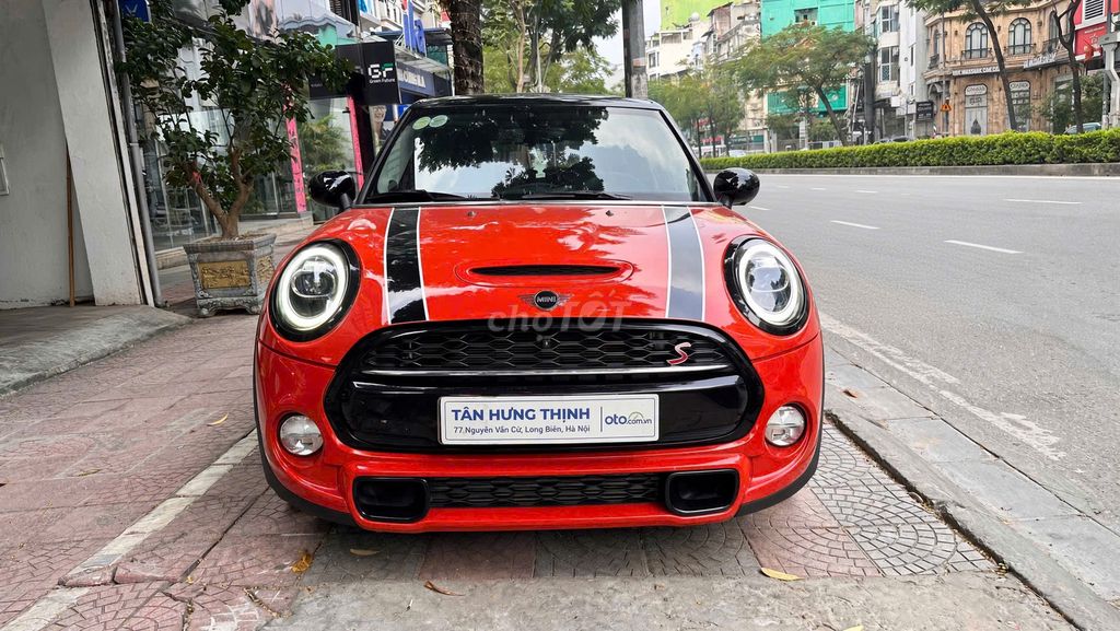 Mini Cooper S 5 дверей 2019 красный 28 000 км