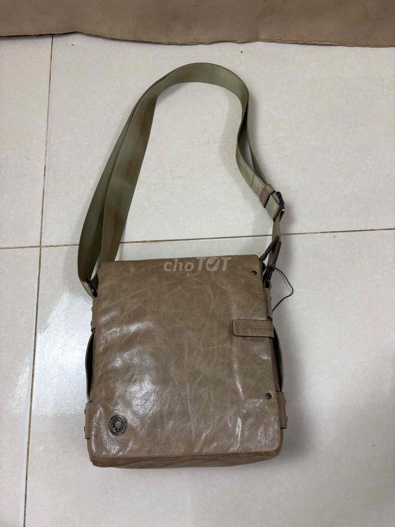 TÚI ĐEO CHÉO NAM GOLF DÁNG HỘP MÀU KHAKI CỔ ĐIỂN –. Mua bán Túi xách tại Huyện Đông Anh Hà Nội được đăng bởi Bill Brand hình 1