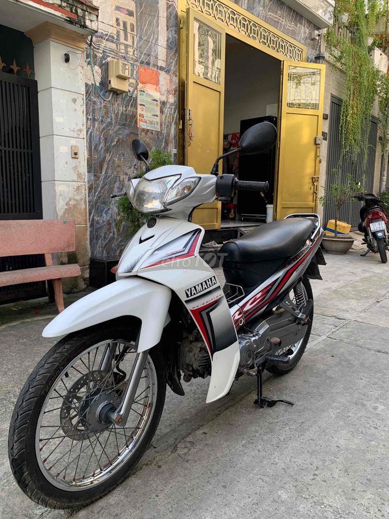 Yamaha Sirius 110cc 2013 trắng đen SD39000km bstp. Mua bán Xe máy tại Quận Bình Tân Tp Hồ Chí Minh được đăng bởi Anh khuê hình 2