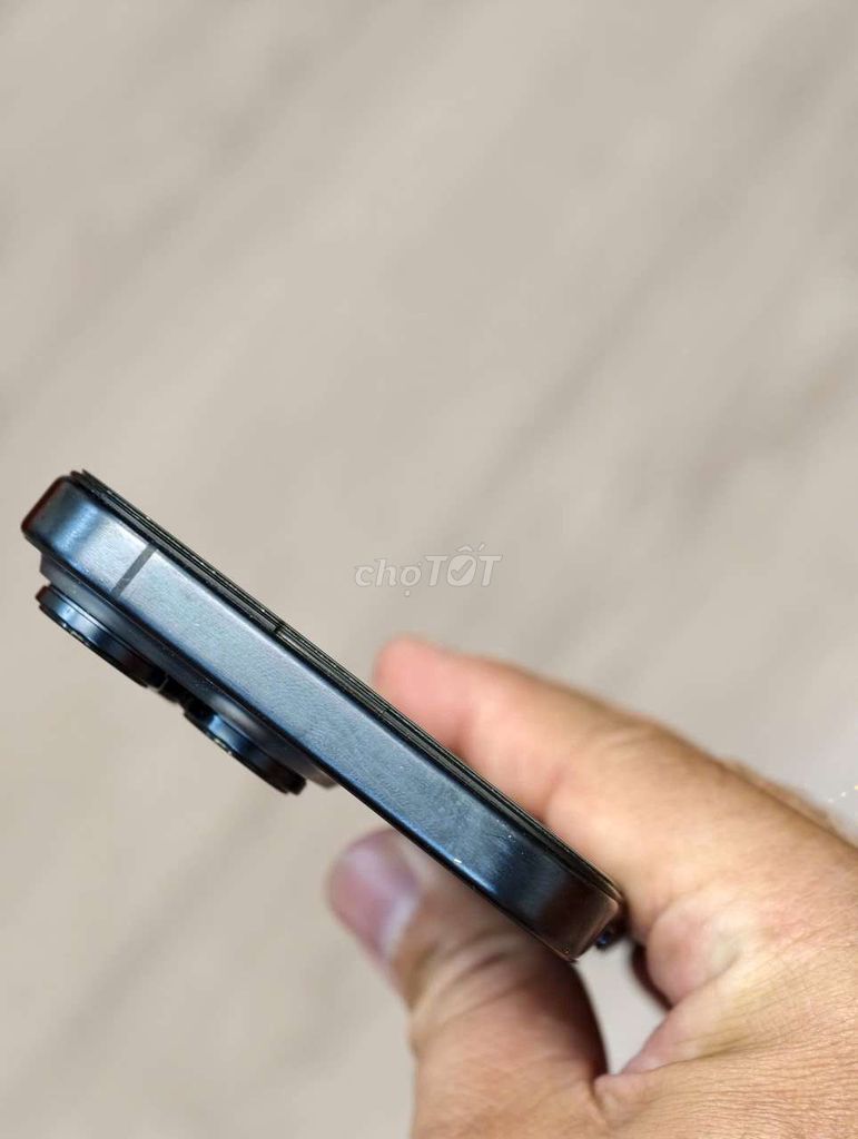 Apple iPhone 15 Pro Max Xám Bản Mỹ Đã qua sử dụng. Mua bán Điện thoại tại Quận Long Biên Hà Nội được đăng bởi Thanh Lê hình 1