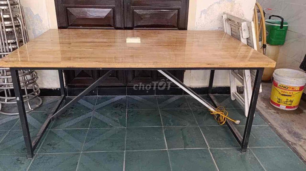 Bàn gỗ kim loại hiện đại. Mua bán Bàn ghế tại Thành phố Huế Thừa Thiên Huế được đăng bởi Nguyễn hoà hình 1