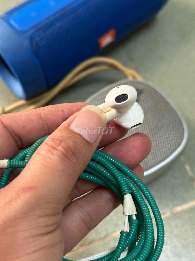 Tai nghe có dây Apple Lightning. Mua bán Tivi, Âm thanh tại Quận Tân Phú Tp Hồ Chí Minh được đăng bởi Trịnh Nguyên  hình 1