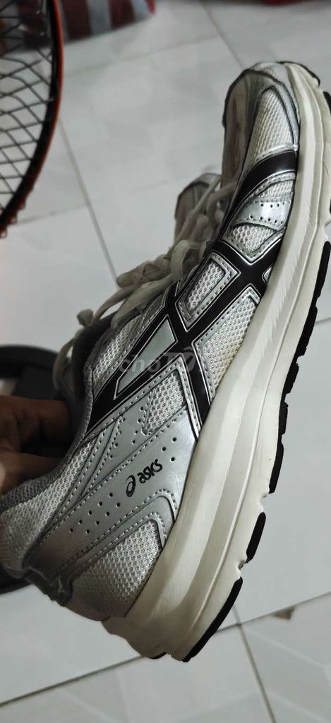 Giày thể thao Asics Nam Bạc size 42. Mua bán Giày dép tại Quận Hải Châu Đà Nẵng được đăng bởi Ở Đây Có Hương Thơm Làm Hài Lòng Bạn hình 1