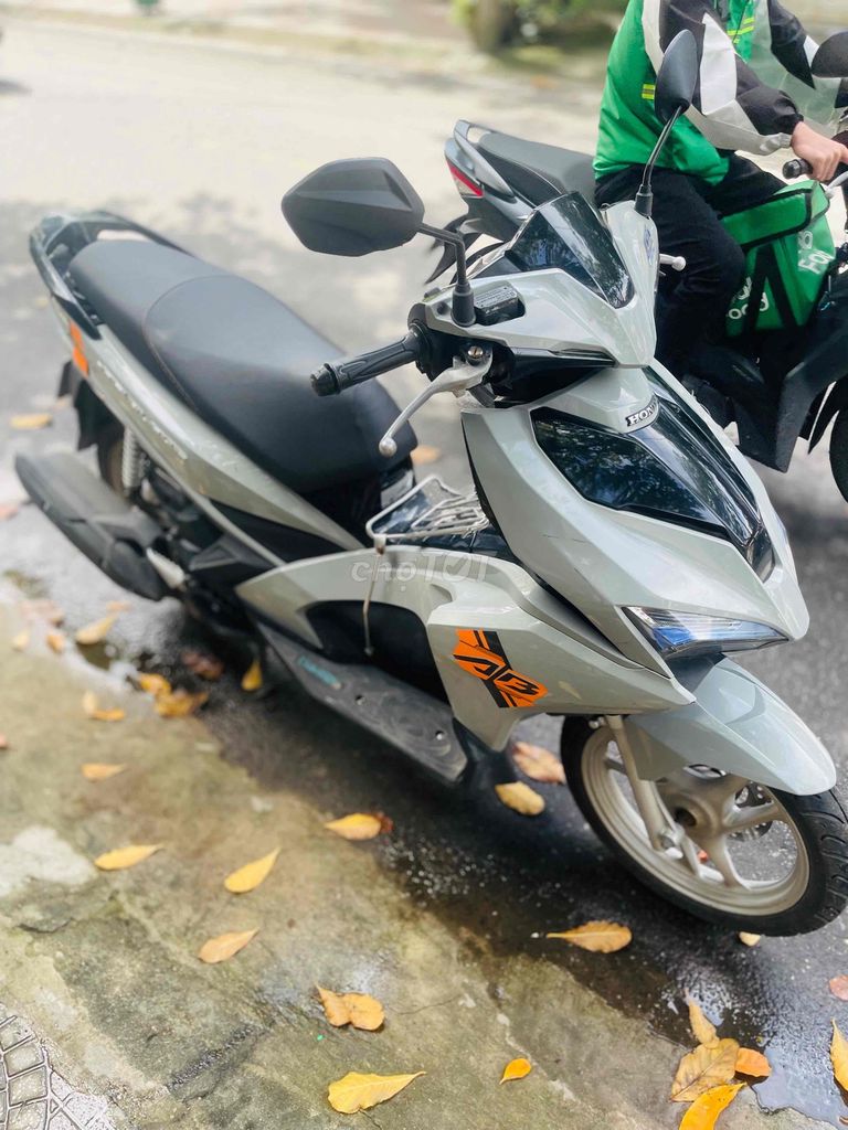 Honda Air Blade 2017 màu Xám. Mua bán Xe máy tại Quận Liên Chiểu Đà Nẵng được đăng bởi Xe Máy Cũ Duy Đạt  66 Nguyễn Khuyến hình 6