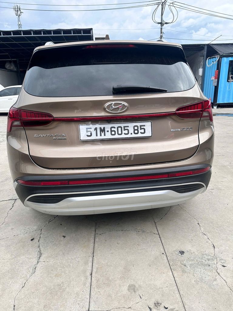 Hyundai Santafe 2021 2.2D премиум-класса из песочного золота