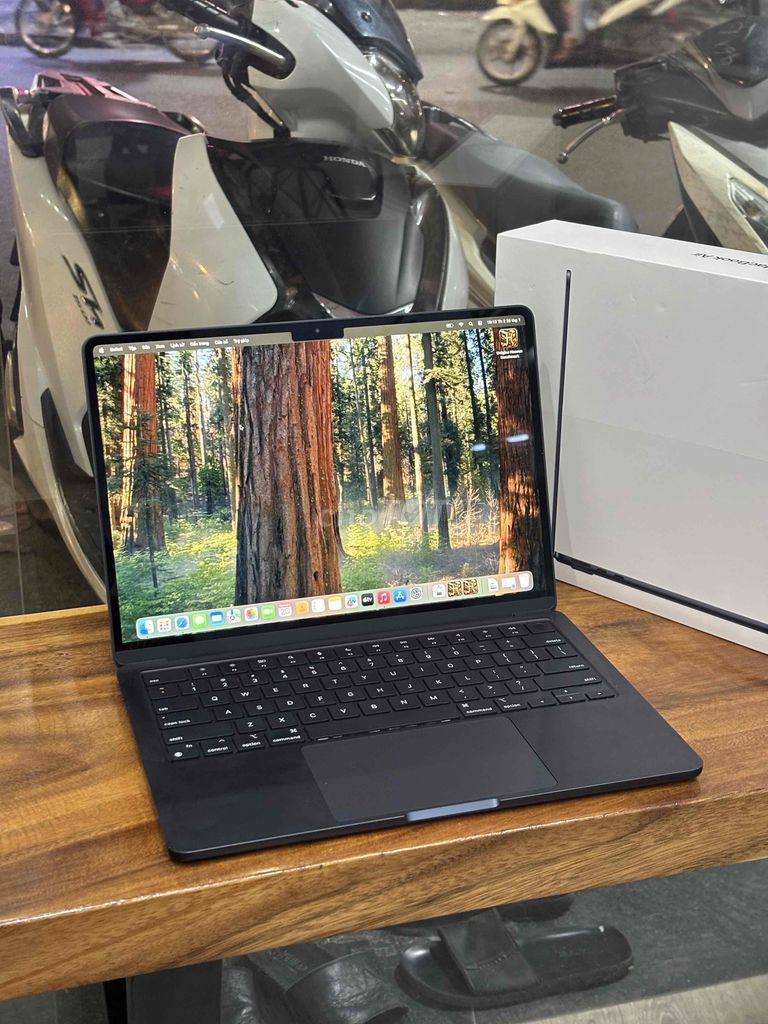 Macbook Air M2 13" 16/256GB bh hãng 8/2026