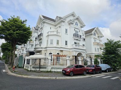 Chính chủ cần bán biệt thự Cityland. DT 300m2, mặt tiền