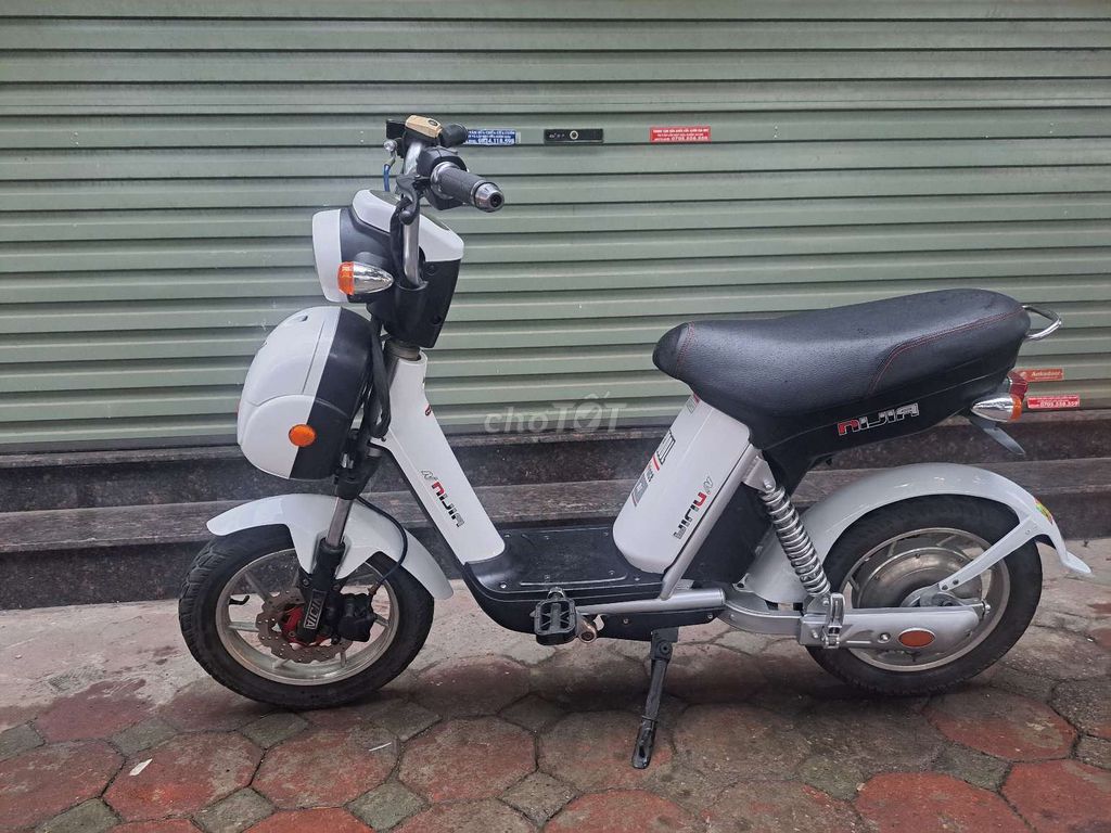 Bán xe điện Nija màu trắng. Mua bán Xe điện tại Quận Đống Đa Hà Nội được đăng bởi Thiên Hương hình 2
