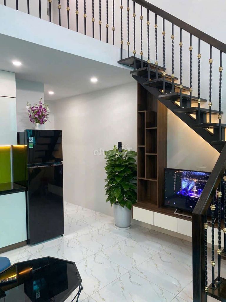 Lĩnh Nam 40m², 2 ngủ, 50m ra oto