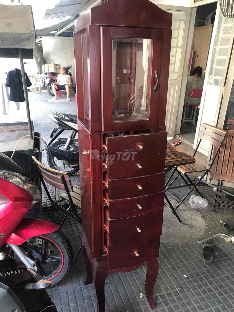 Tủ rượu gỗ nâu đỏ. Mua bán Tủ, kệ gia đình tại Quận Tân Phú Tp Hồ Chí Minh được đăng bởi Hong loan hình 1