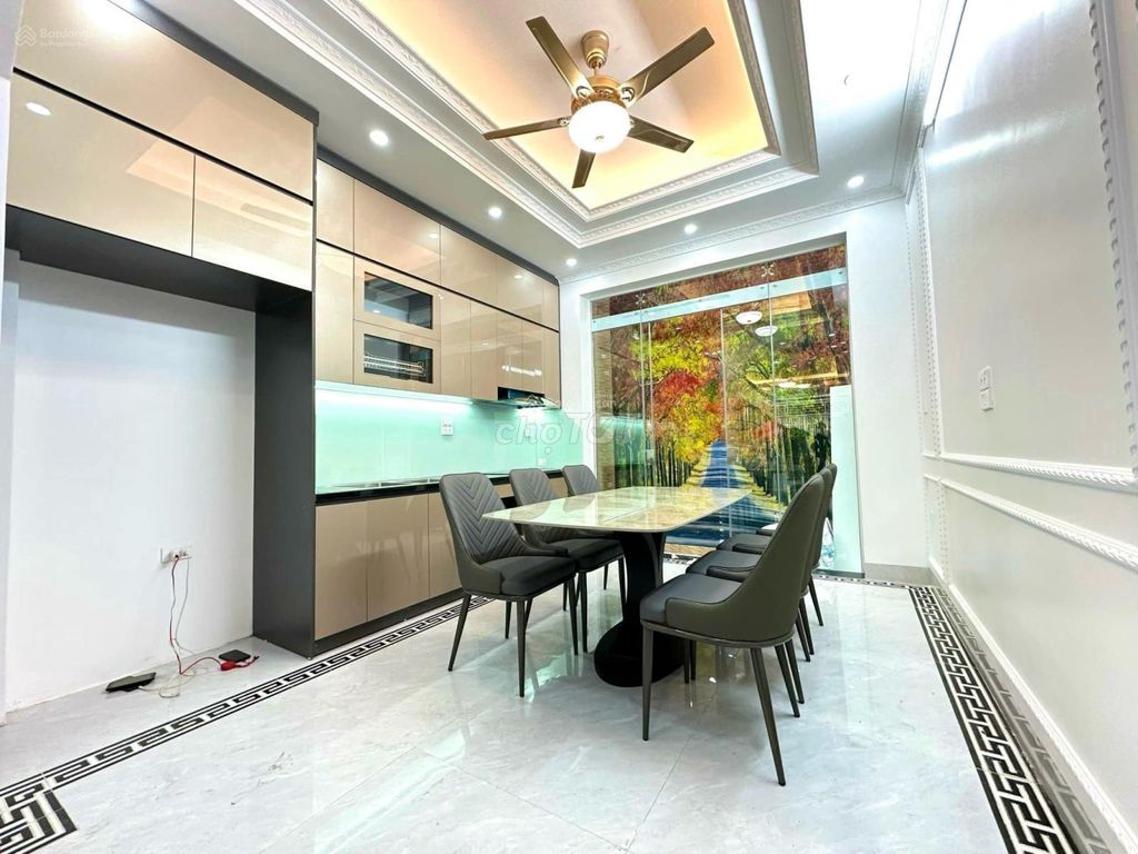 Siêu rẻ! Phố vip Hoàng Văn Thái nhà đẹp, ô tô đỗ, 40m ra phố, 42m2*4T.