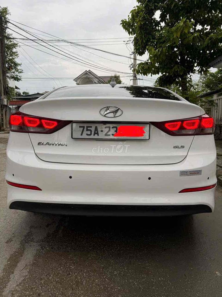 Hyundai Elantra 2018 Белая автоматическая