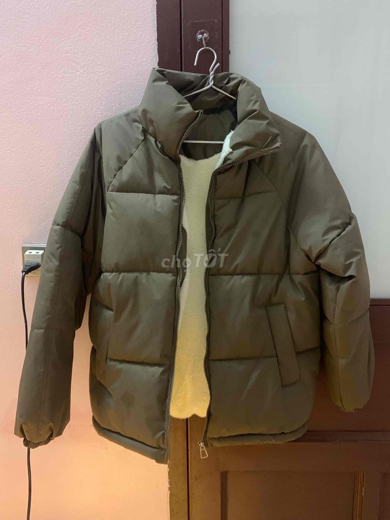 Áo khoác phao unisex màu xanh rêu. Mua bán Quần áo tại Huyện Cẩm Giàng Hải Dương được đăng bởi VHH hình 1