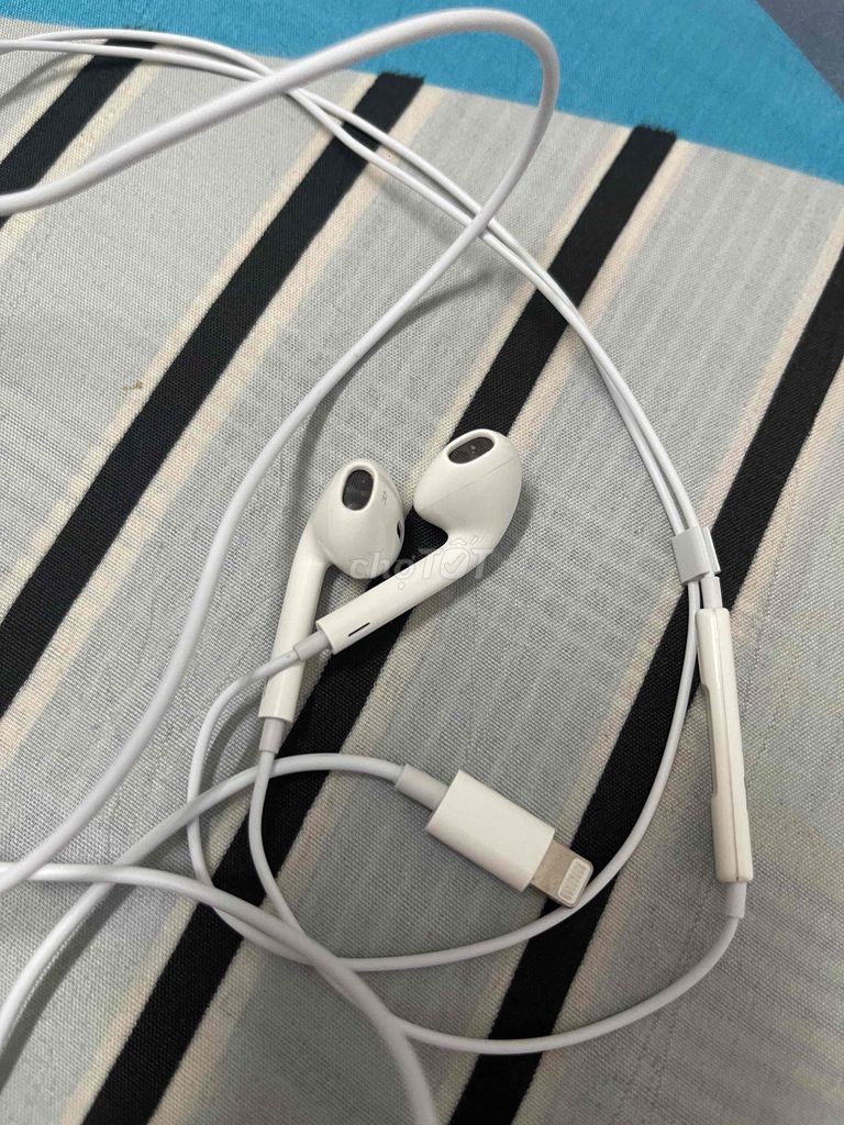 Tai nghe Apple Lightning Trắng. Mua bán Tivi, Âm thanh tại Quận 4 Tp Hồ Chí Minh được đăng bởi Lamka hình 1