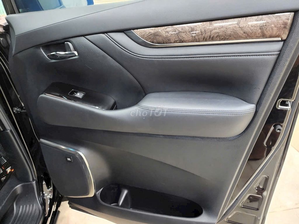 Toyota Alphard cực mới 1 đời chủ, nhà trùm mền. Mua bán Ô tô tại Quận 10 Tp Hồ Chí Minh được đăng bởi Mỹ Linh hình 6